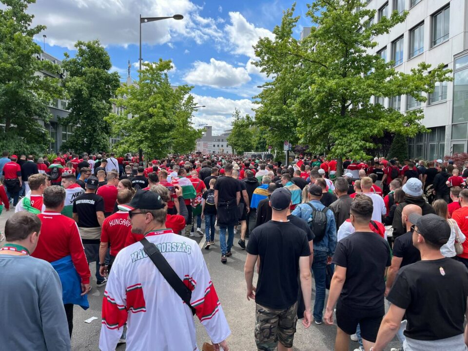 VIDEO Thousands Of Hungarian Fans March To The Stadium Of The Hungary video-thousands-of-hungarian-fans-march-to-the-stadium-of-the-hungary