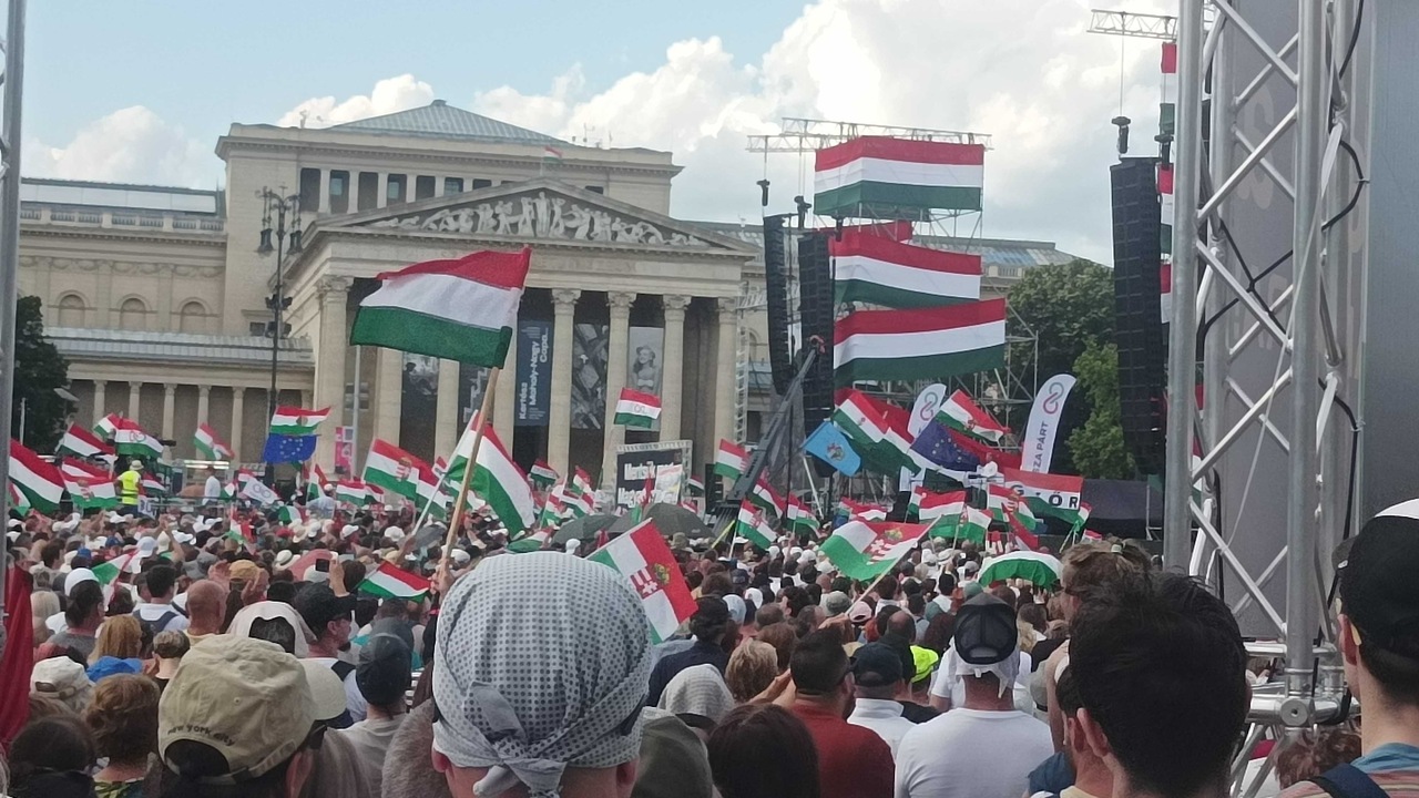 péter magyar demonstration budapest (2) (1)