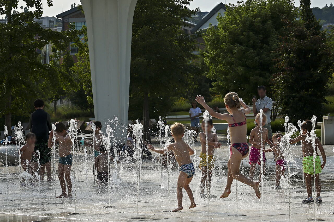 summer heatwave budapest