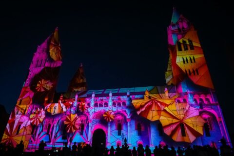 The Zsolnay Festival of Light opens hypnotic light dimensions - Daily ...