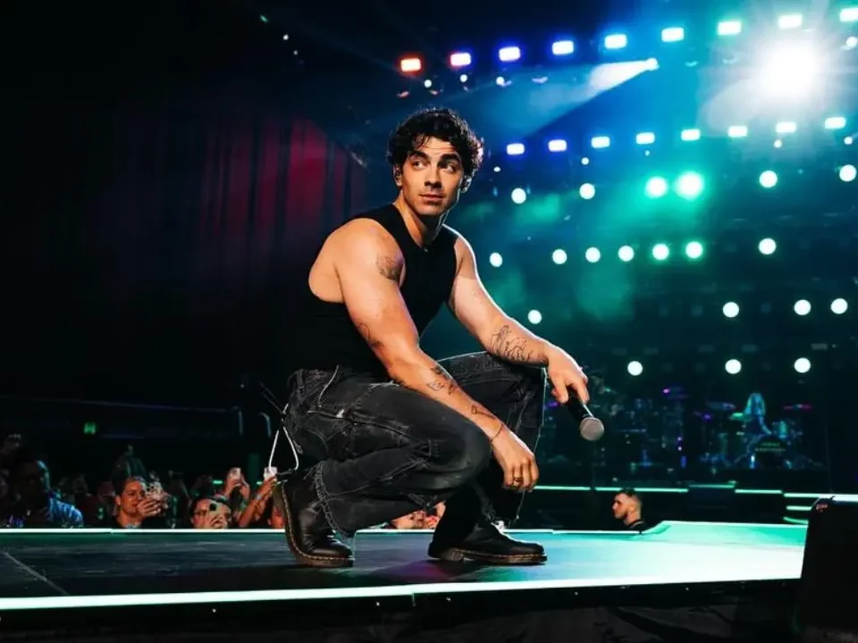 American pop icon Joe Jonas on WWI Hungarian soldier photo