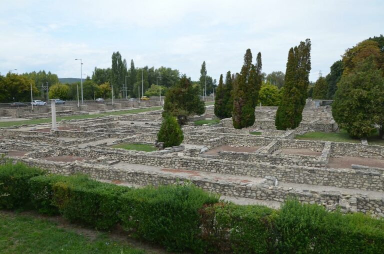 "Aquincum (Budapest)" (CC BY-SA 2.0) by Following Hadrian