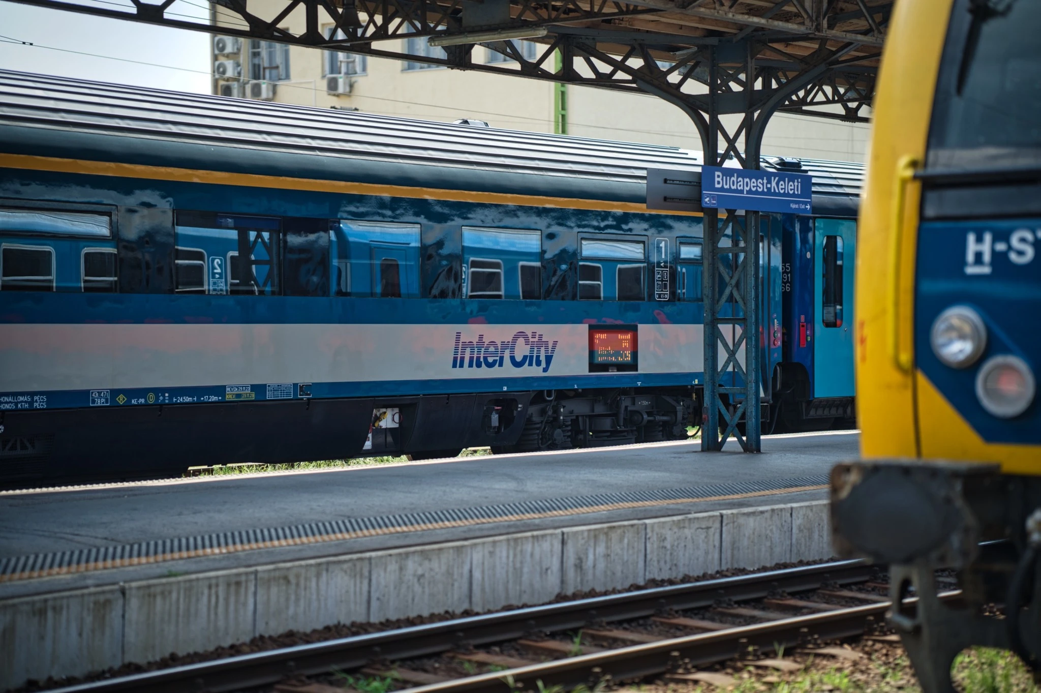 trains budapest vienna flood