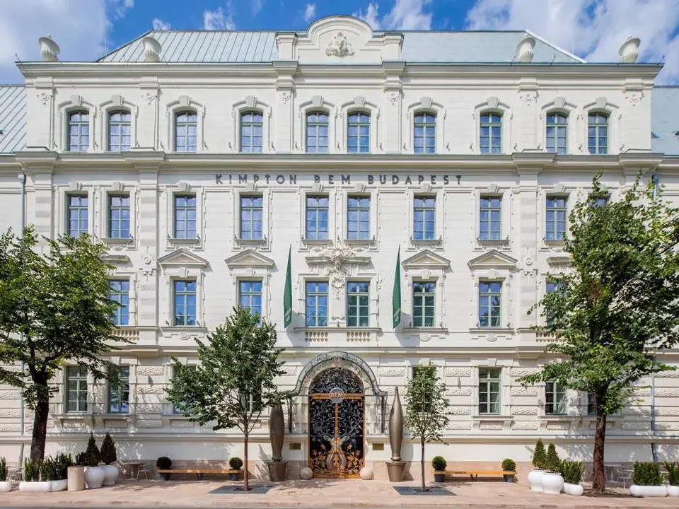 New luxury hotel opened in Budapest downtown