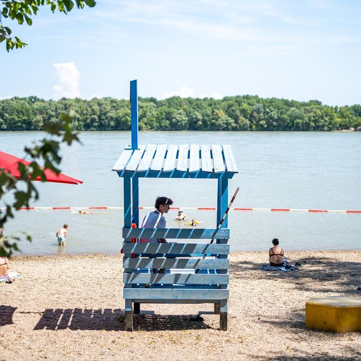 The only free Budapest Danube beach Plázs Római Beach