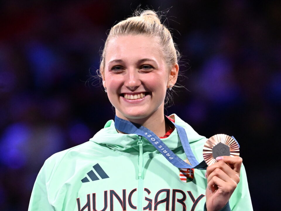 eszter muhari fencing bronze