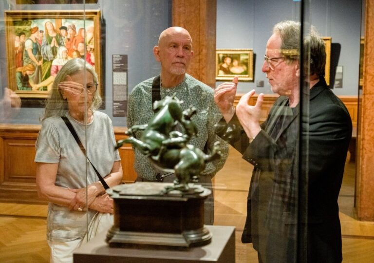 john malkovich and his partner in budapest museums (1)