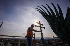 Budapest's celestial guardian angel at Heroes' Square to be removed and restored