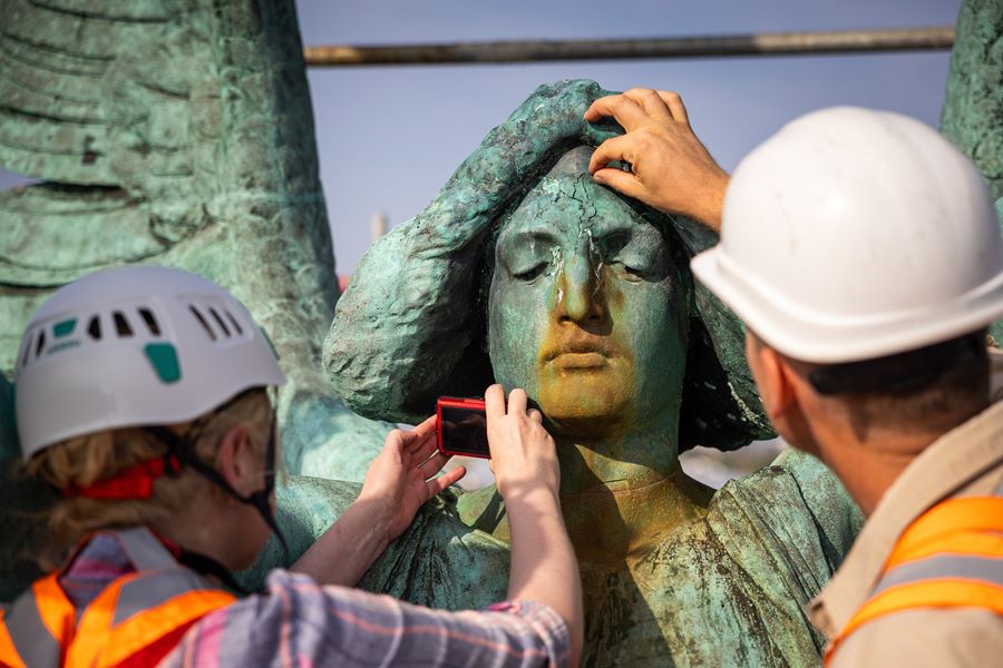 Budapest's celestial guardian angel at Heroes' Square to be removed and restored