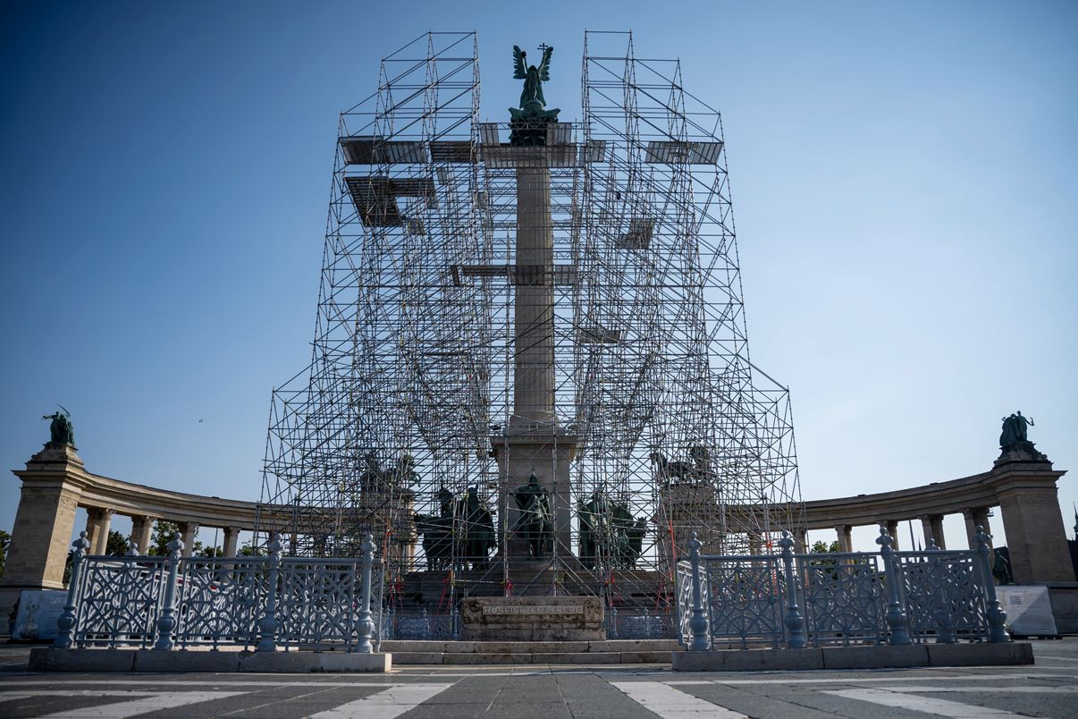 Budapest's celestial guardian angel at Heroes' Square to be removed and restored