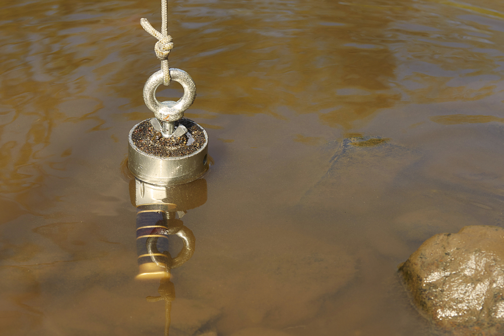 magnet fishing, sword