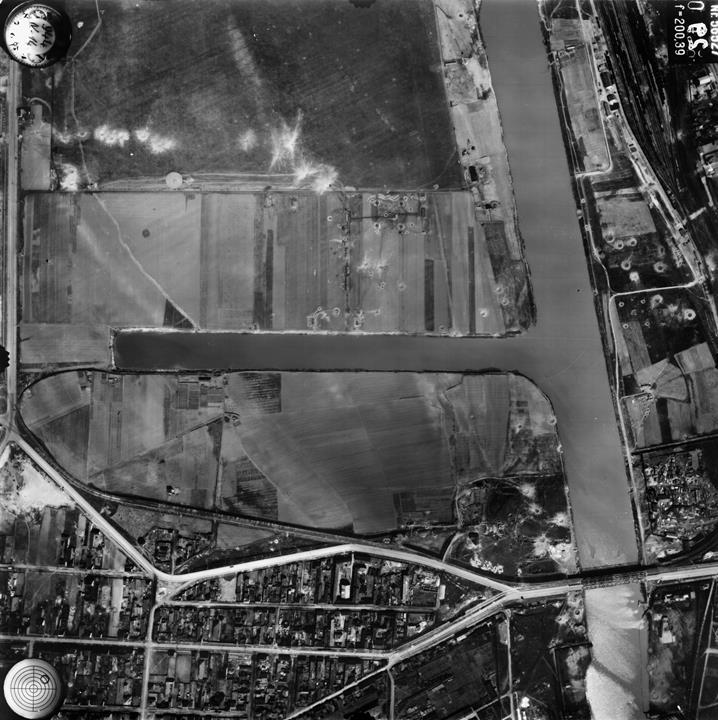 Gubacsi Danube Bridge in 1944