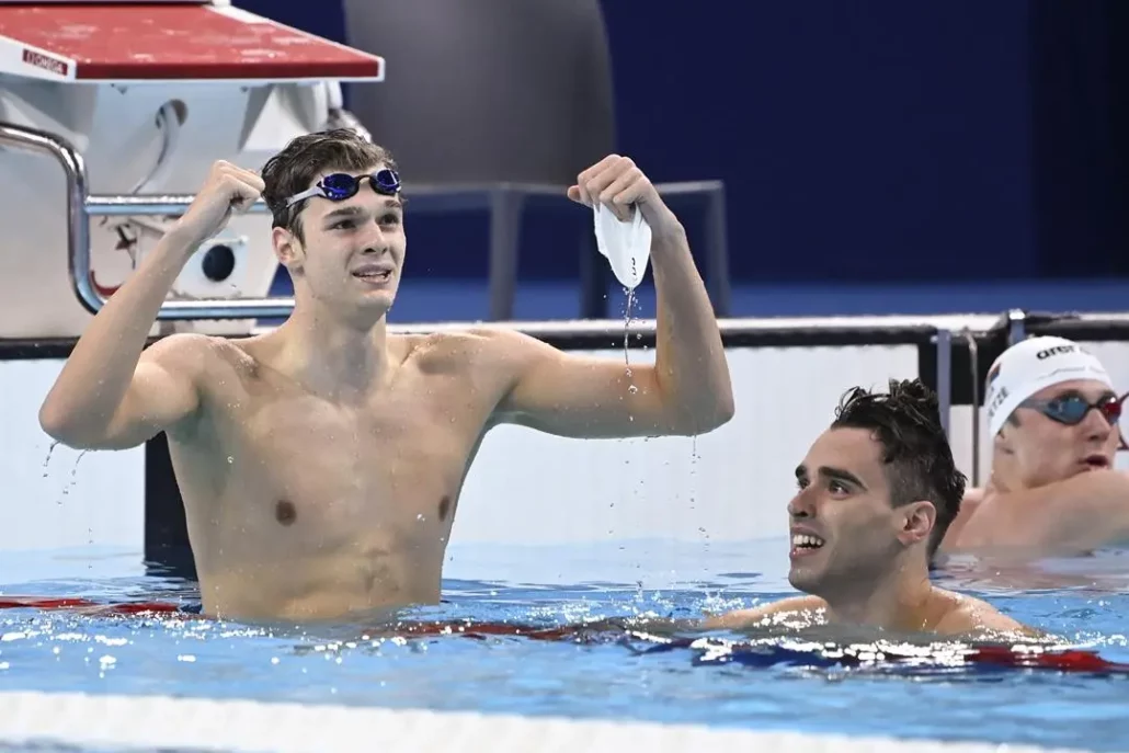 Hubert Kós wins Hungary's first gold in 200m men's backstroke