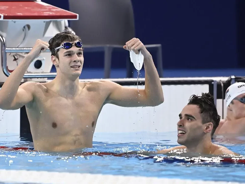 Hubert Kós wins Hungary's first gold in 200m men's backstroke