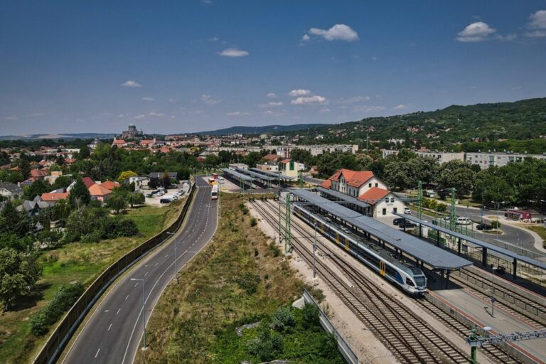 MÁV train operation Budapest Airport Vienna