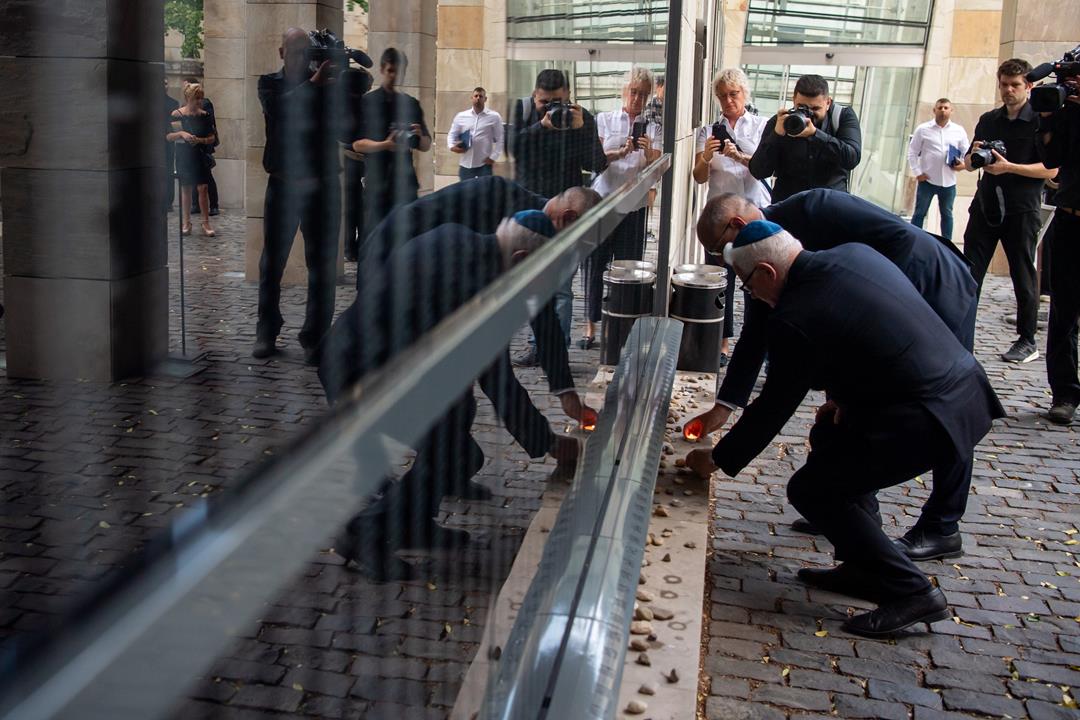 Victims of Roma Holocaust commemorated in Budapest