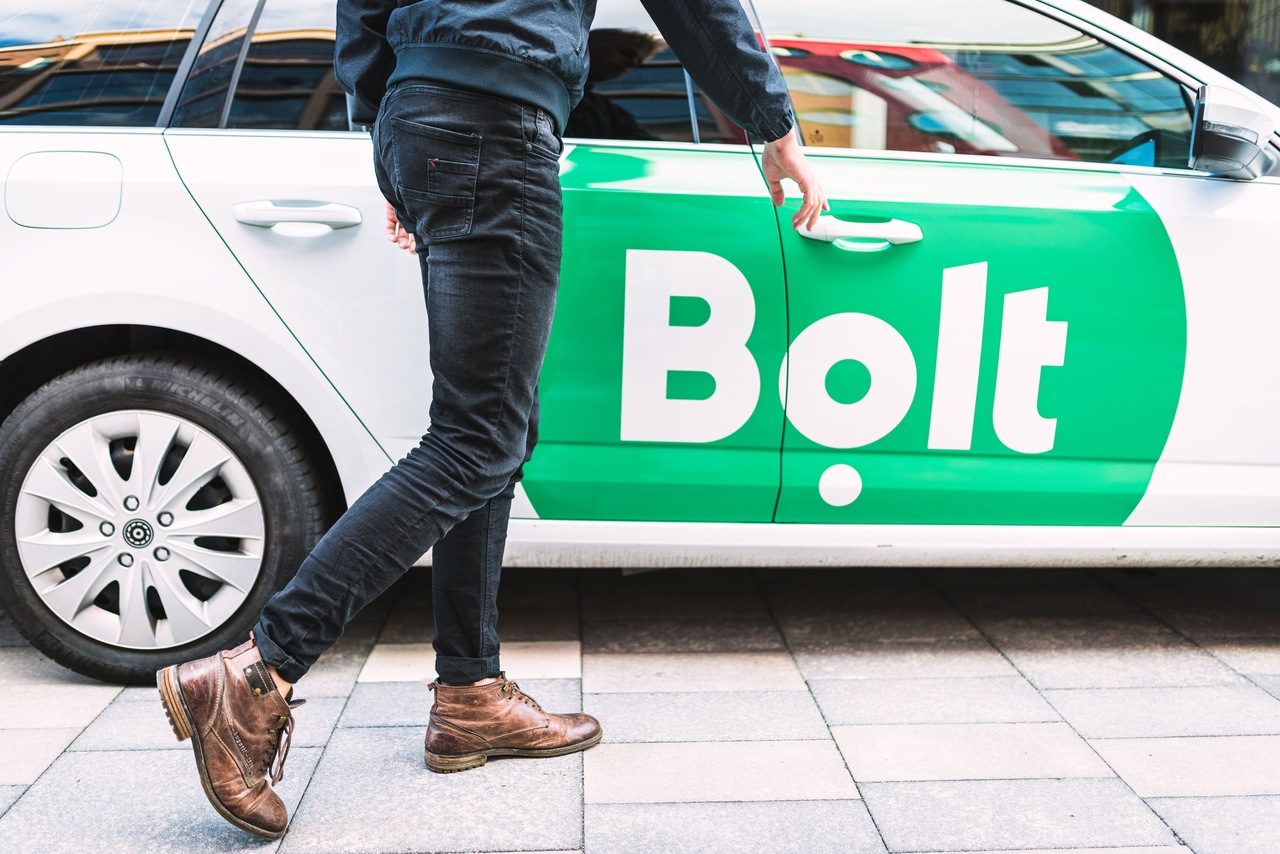 bolt ride english-speaking driver budapest