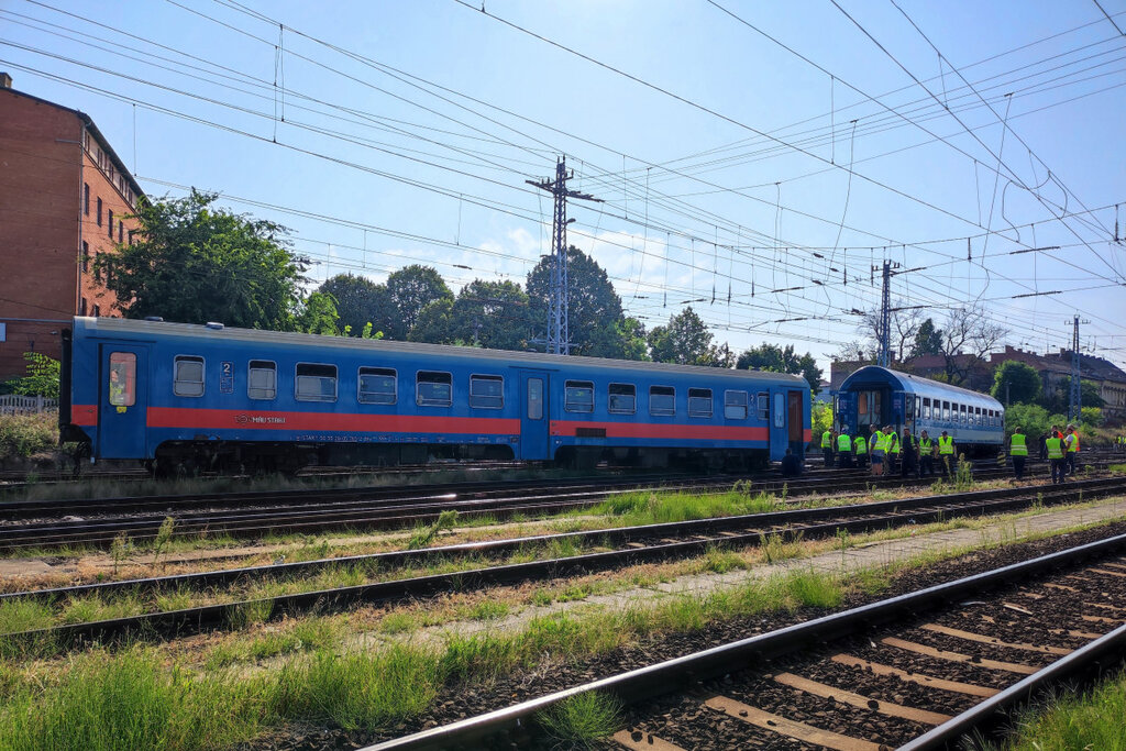 Rescue after Keleti train derailment