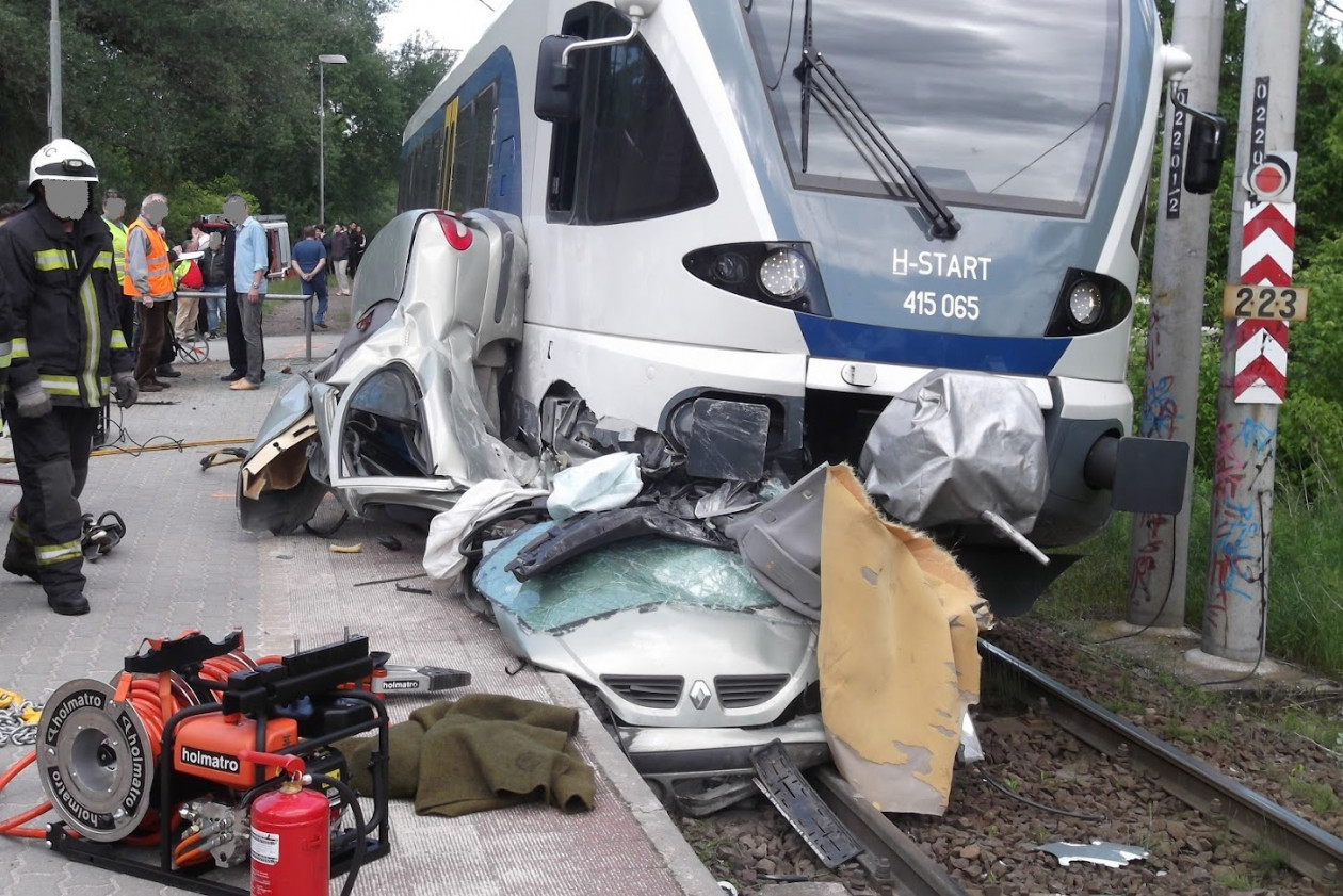 máv train vehicle railway accident