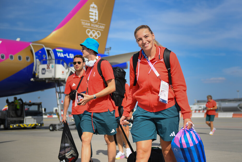 Hungarian Olympic team golden Wizz Air plane