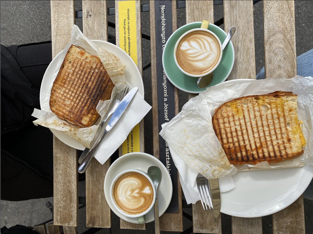 VAJ café in Budapest brunch breakfast coffee