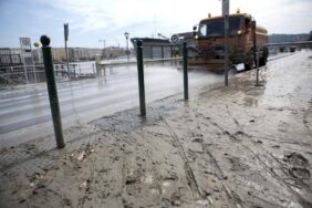 Danube recedes, cleaning started in Budapest traffic