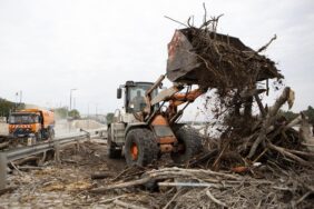 Danube recedes, cleaning started in Budapest traffic