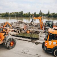 Danube recedes, cleaning started in Budapest