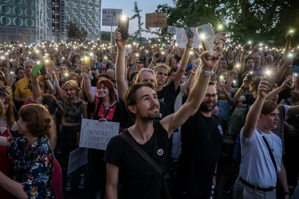 Demo held in Budapest after head of secondary school fired