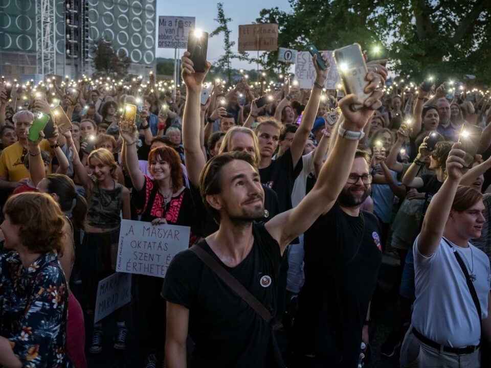 Demo held in Budapest after head of secondary school fired