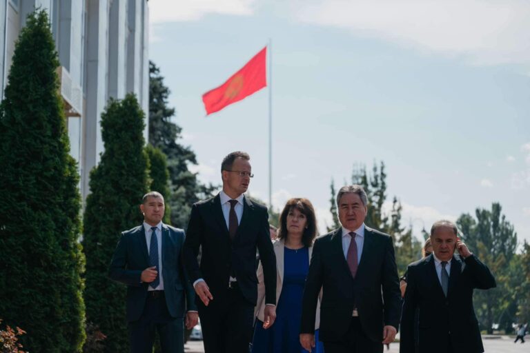 FM Szijjártó migration Kyrgyzstan