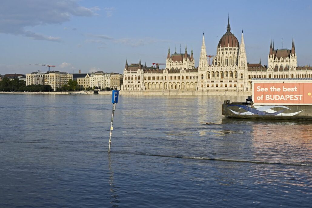 Flood in Hungary Budapest Hungarian Parliament