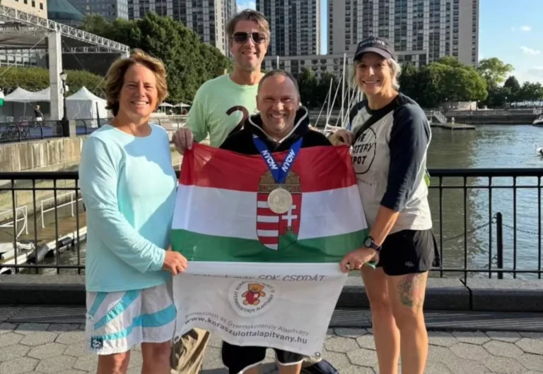 Hungarian Superman swam around Manhattan 13