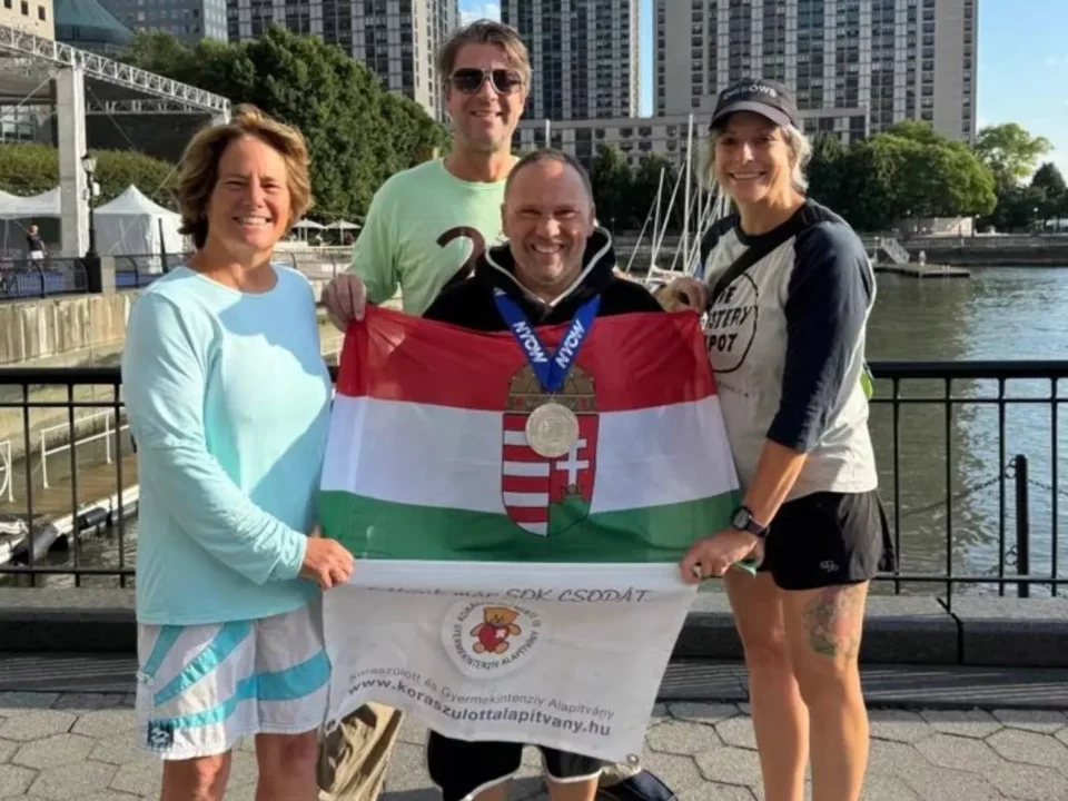 Hungarian Superman swam around Manhattan 13