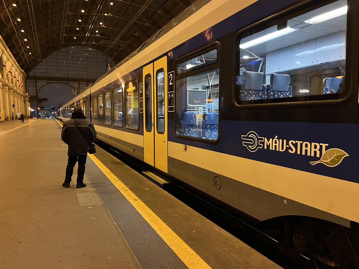 MÁV