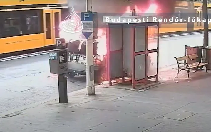 Shocking VIDEO car close to the Hungarian Parliament set on fire in Budapest