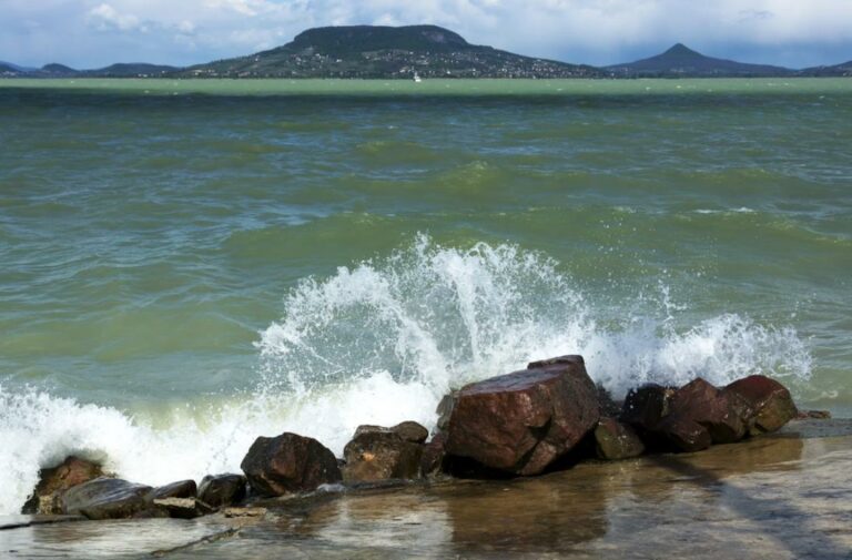 Water disappeared from Balaton powerful winds shifted the lake