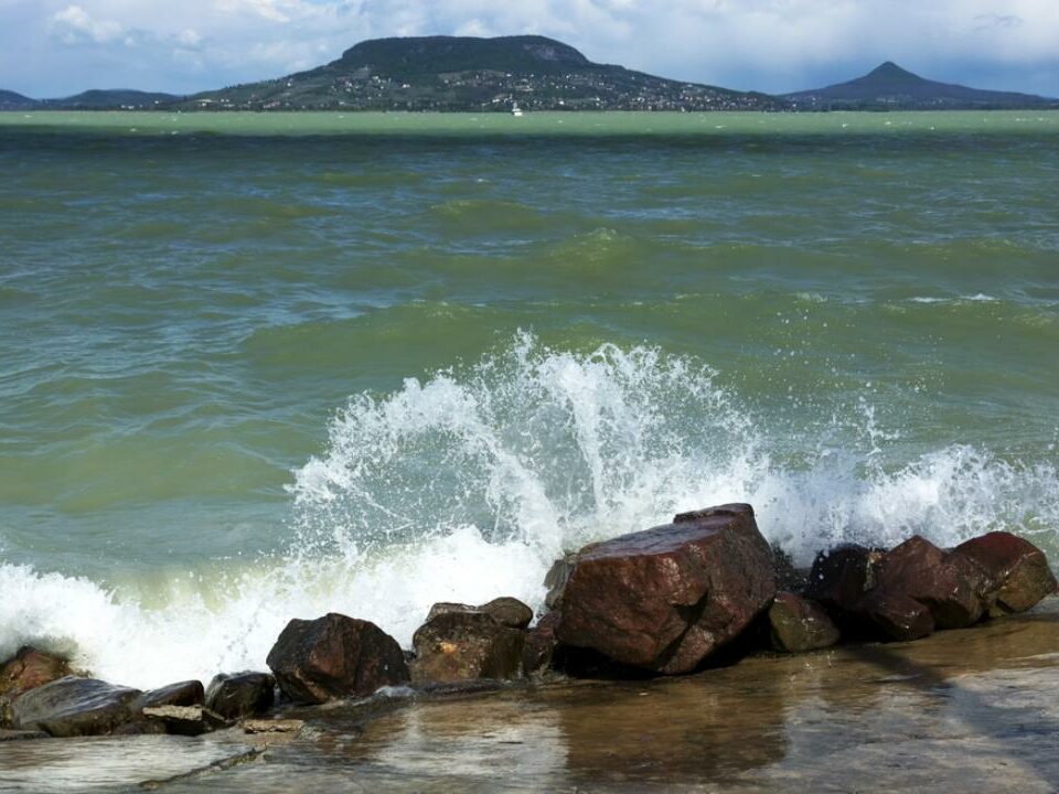 Water disappeared from Balaton powerful winds shifted the lake