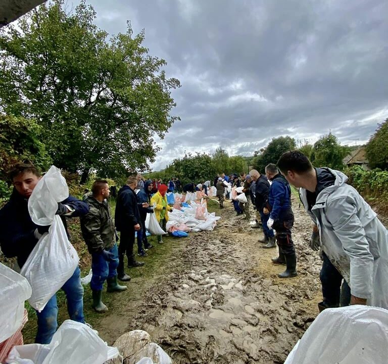 Why aren't Hungary's soldiers helping flood protection (Copy)