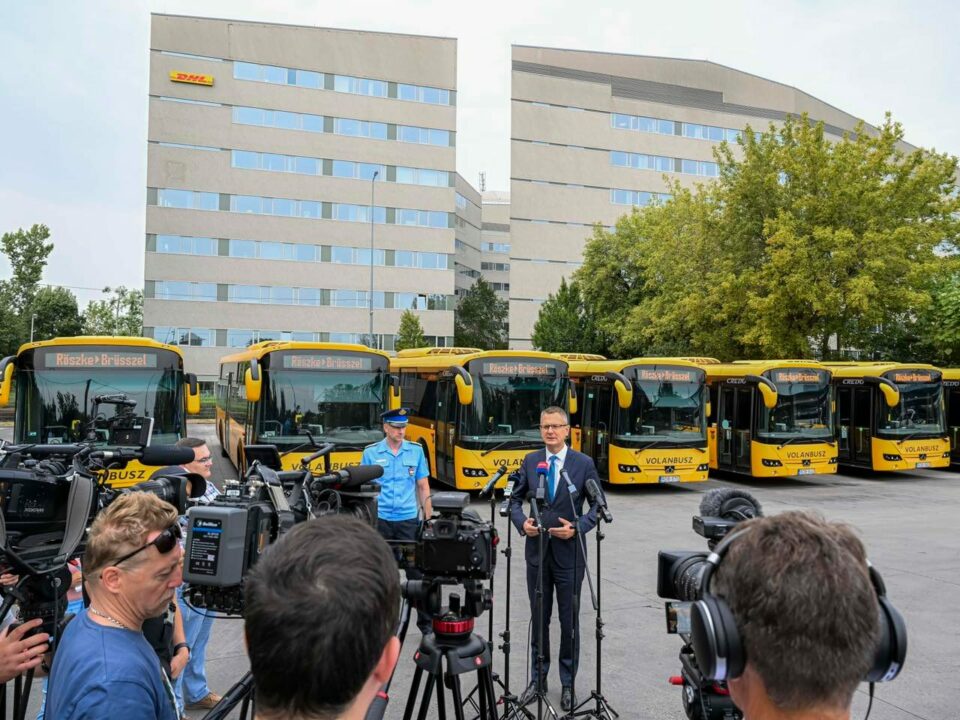 bence rétvári brussels migrants buses