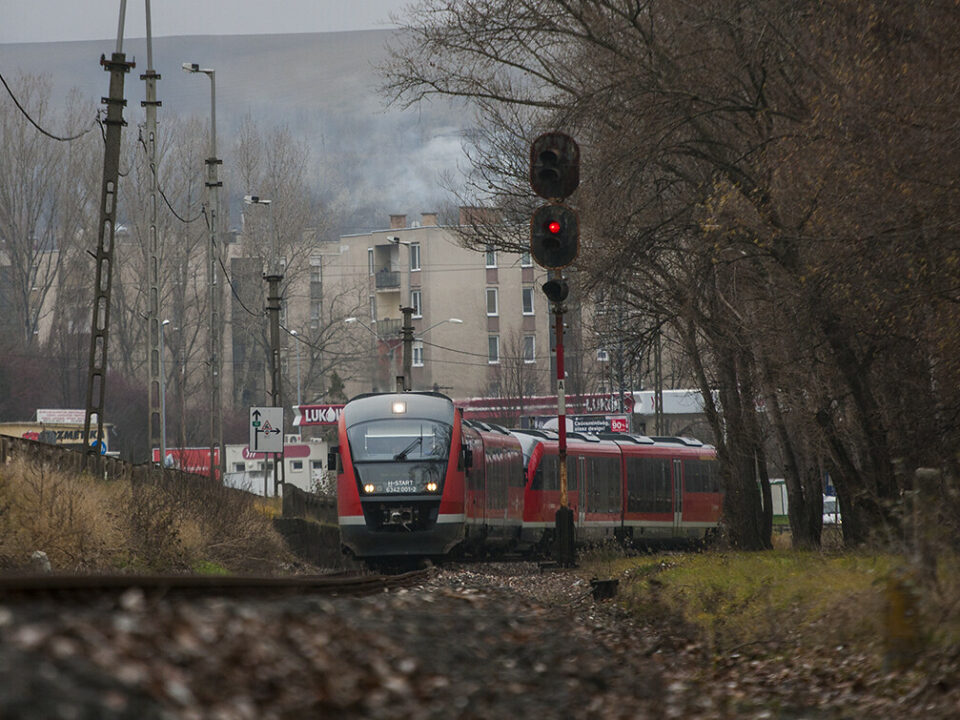 esztergom-komárom train s74 máv train service