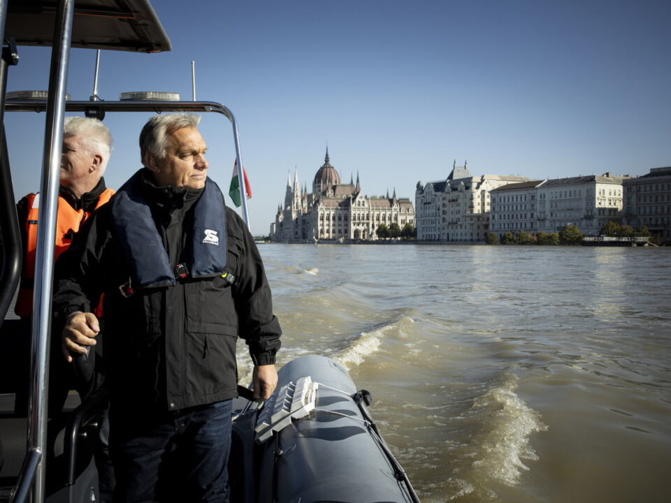 orbán danube flood in hungary budapest