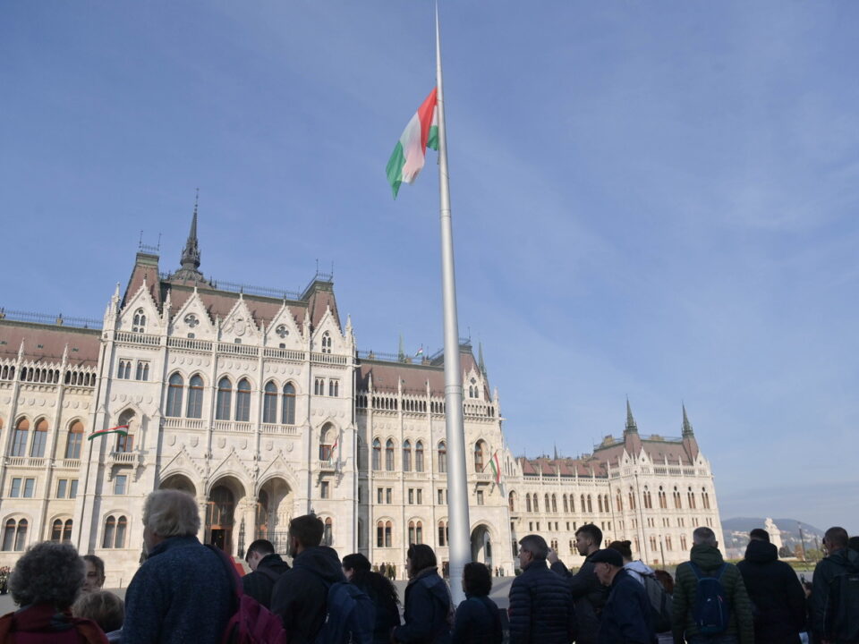 1956 revolution 23 october flag parliament