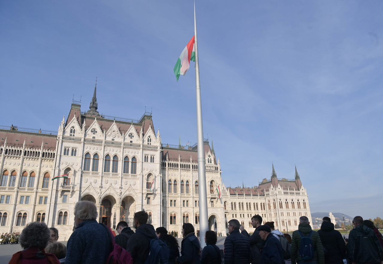 1956 23 october flag parliament