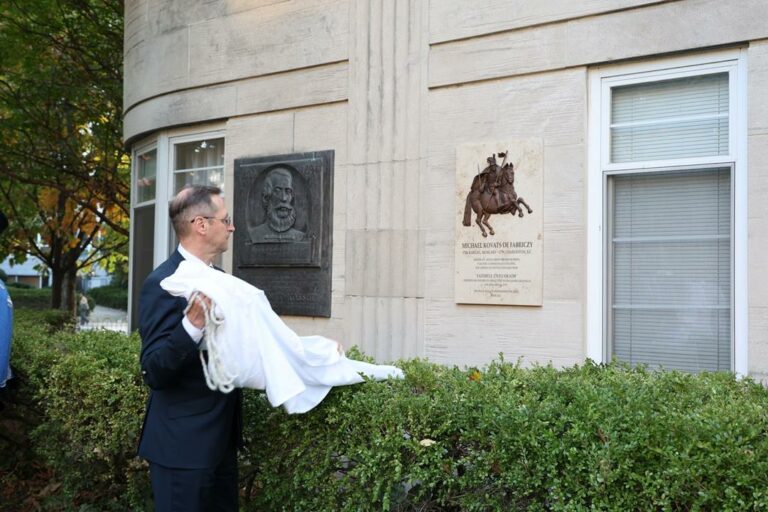 Memorial plaque inaugurated for the Hungarian father of the U.S. cavalry in Washington