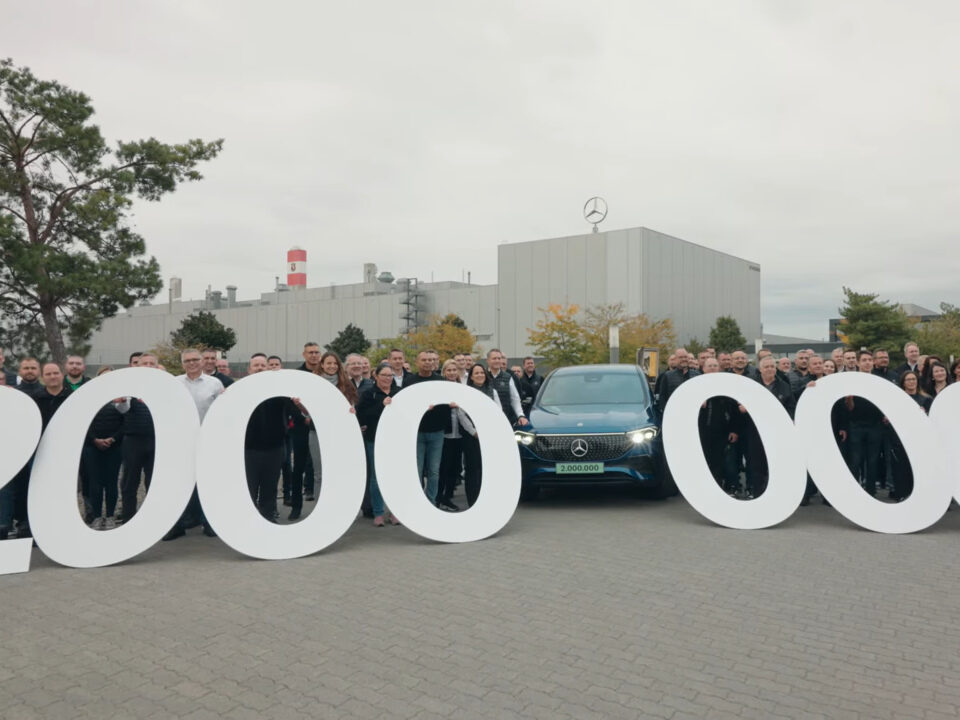 Mercedes-Benz kecskemét 2 millionth car