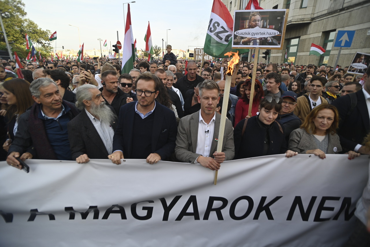 péter magyar demonstration 23 october government-close media 