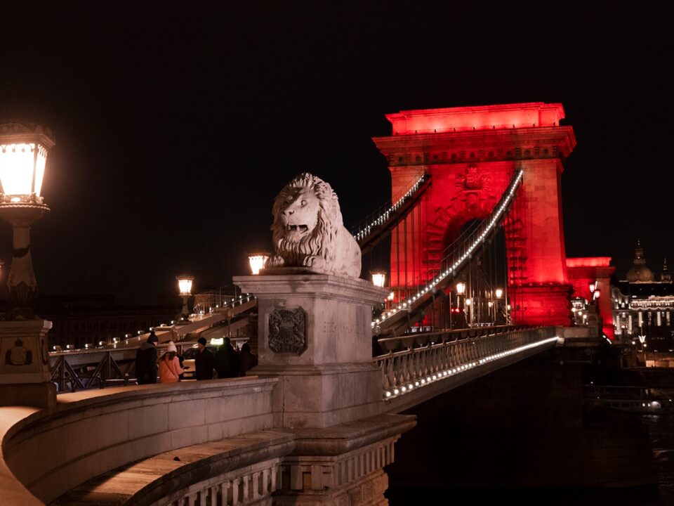 Chain Bridge will be illuminated with red light on Sunday