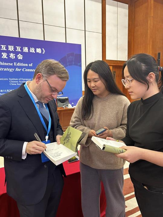 Chinese edition of book on Hungarian strategy written by Balázs Orbán launched