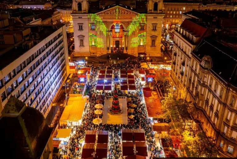 Hungarian Christmas Fairs Advent Bazlika in Budapest (Copy)